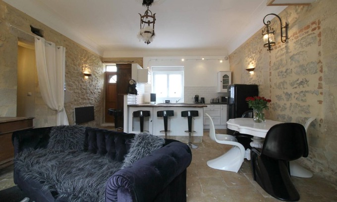 Cerons House | Le Cachot de Saint Cricq