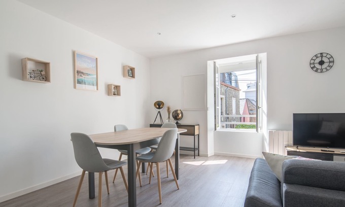 Cancale Apartment | Le Cancalais - Port - Wifi - Plage