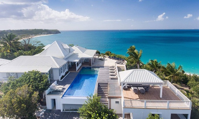 Nettle Bay Villa | Le Caprice in Terres Basses by Personal Villas - Direct Beach Access