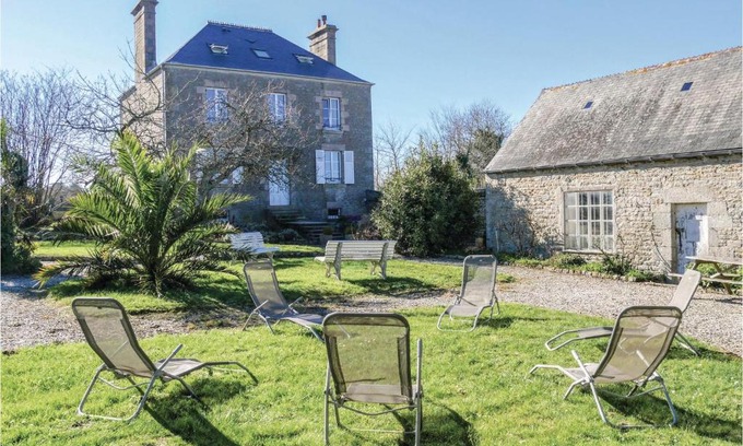 Tocqueville House | Le Castel