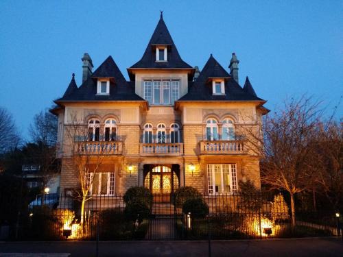 Bayeux Bed & Breakfast | Le Castel Guesthouse