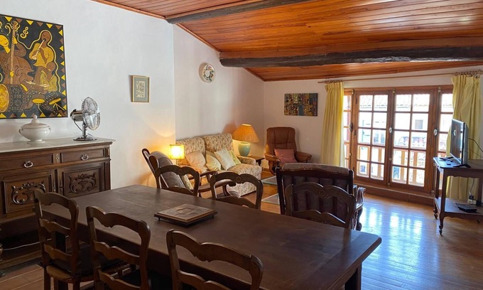 Montmeyan Apartment | Le Castelet de Montmeyan Apartment near the lakes