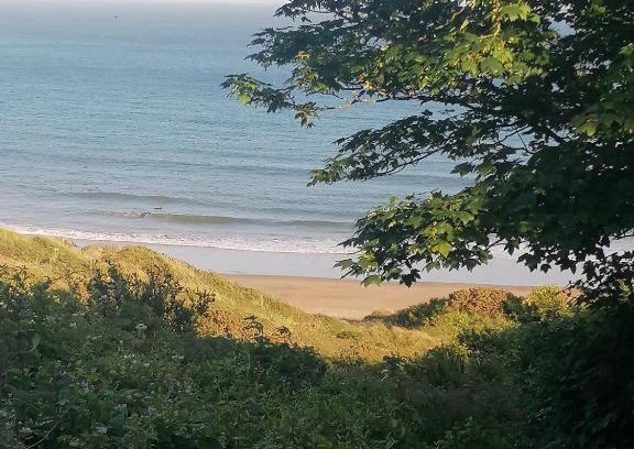 Pembroke Apartment | Le Chalet - 2 Bedroom Chalet House sleeps 3