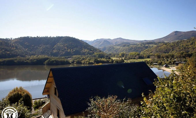 Jassat House | Le Chalet de Rose - Chambon-sur-lac