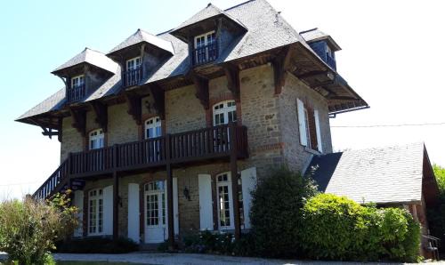 Le Vicel Bed & Breakfast | LE CHALET SUISSE - Chambre aux fleurs