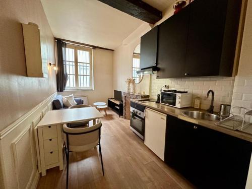 Dijon Centre Ville Apartment | Le Charmant Vannerie
