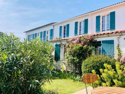 Saint-Clement-des-Baleines Hotel | Le Chat Botté