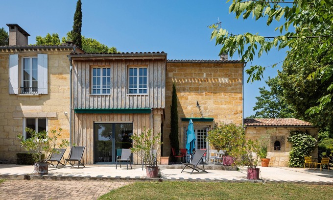 Libourne House | Le Clos de la Capelle – Charm & Comfort in Libourne, Private Garden and Spacious Areas for 8 People