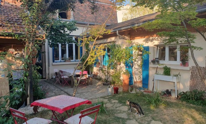 Parc-Chevreul Bed & Breakfast | Le Clos du Moulin Dijon,sa piscine, son jardin, au calme, la campagne à la ville