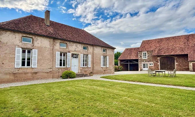 Thoste House | Le Clos Vert de la Chouette d'Or maison familiale 6 chambres au cœur de l'Auxois
