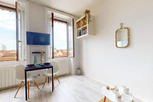 Republique - Tolstoi Apartment | Le Cocon dans les Nuages