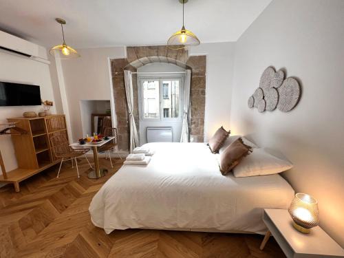 Old Town Apartment | Le Comte - Heart of Dijon - With AC