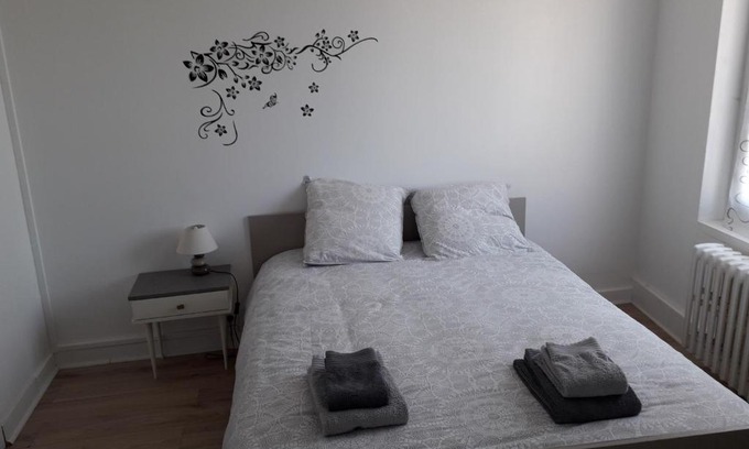 Savigny-Levescault Hotel | Le Corto