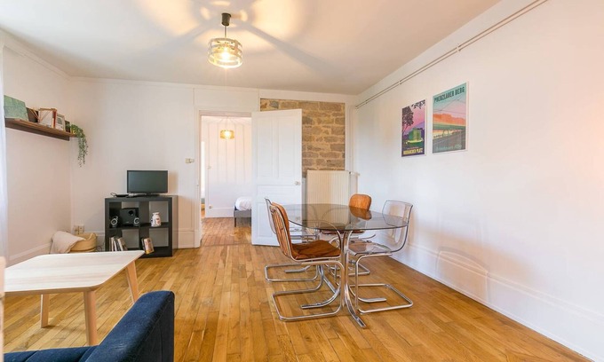 Parc-Chevreul Apartment | Le Cosmopolitain -Appartement 2 chambres -SR Loc