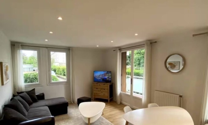La Demi - Lune Apartment | Le Cosy Porte de Lyon