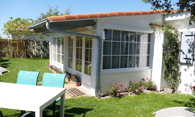 Saint-Palais-sur-Mer House | Le Cottage, house with garden 300 meters from the beach