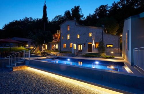 Arcevia Apartment | Le Cune, Apt La Terrazza - AC, Pool & Jacuzzi