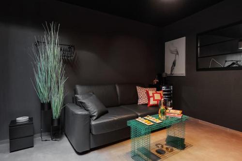 Quartier de Rochechouart Apartment | Le Dark