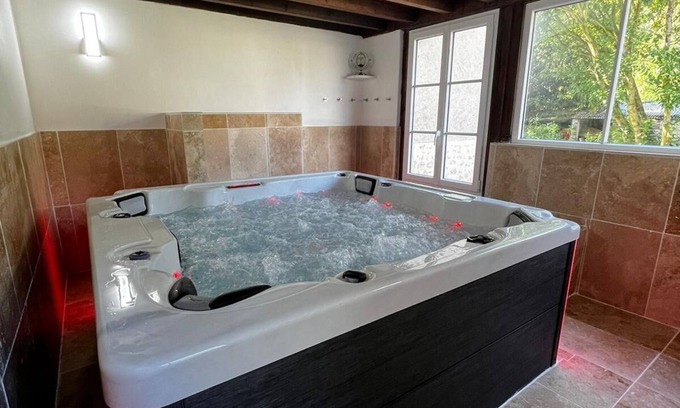 Saint-Ouen-les-Vignes Cottage | Le Domaine du Cerf - 4* gite, nature & spa