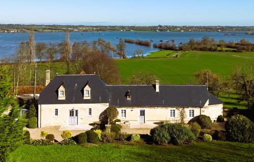 Monfreville House | Le domaine des Roseraies,