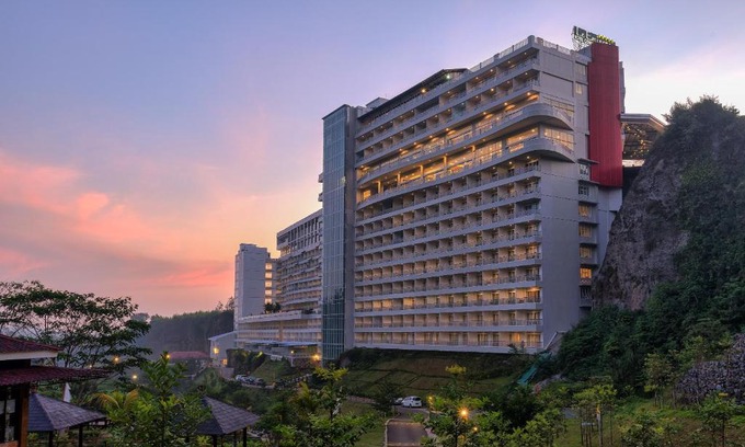 Cipanas Hotel | Le Eminence Puncak Hotel Convention & Resort