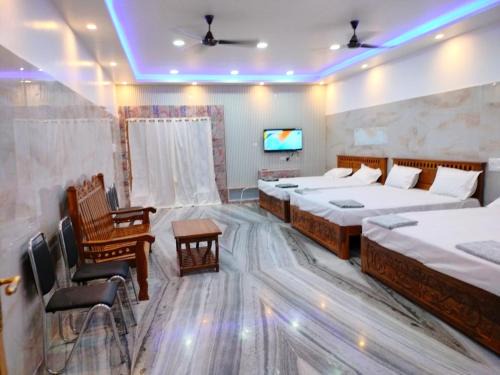 Courtallam House | le falls 2