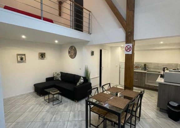 Paroy-sur-Tholon Apartment | Le Familiale climatisé & Wi-fi