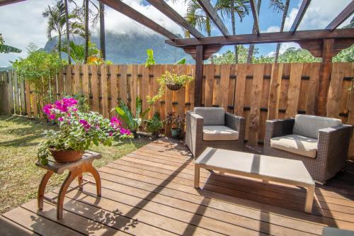 Nunue House | Le Fare Pergola - Lagoon and Mountain view