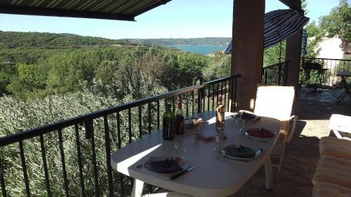 Bauduen House | Le font castellan