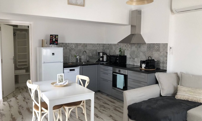 Saintes-Maries-de-la-Mer Apartment | Le Bohème apartment, in village center, 300m from the sea, pets welcome