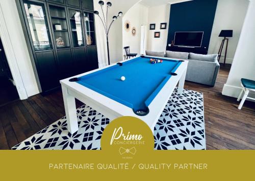 Nevers Apartment | "Le Général" Appartement prestige proche gare, haut-de-gamme, avec billard et parking privé, by PRIMO C0NCIERGERIE