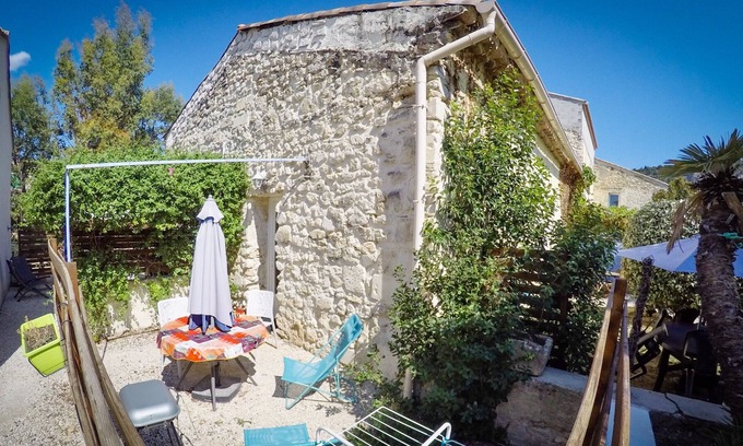 Saint-Paul-Trois-Chateaux Cottage | Le Gîte Menthe for 2 people