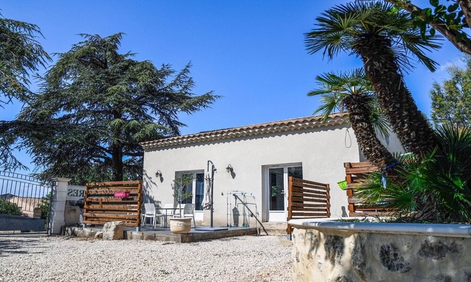 Saint-Paul-Trois-Chateaux Cottage | Le Gîte Tilleul for 5 people