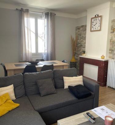 Sully-sur-Loire House | Le gîte de Myrlène-30min Parc Fédéral-12min CNPE CAUTION OBLIGATOIRE SWIKLY
