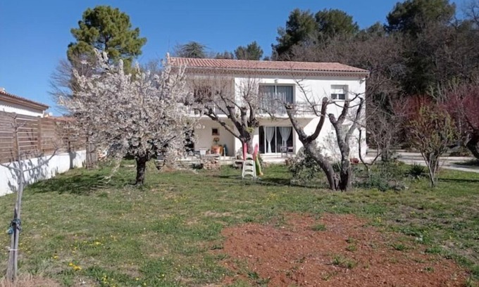 Nans-les-Pins Apartment | LE Gîte LA Maison DE Papou Le Tilleul