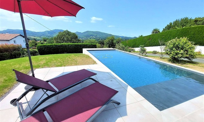 Urrugne House | LE GARCIA quiet villa with mountain views