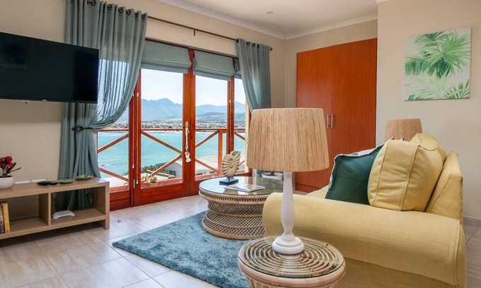 Cape Town Apartment | Le Gaulois - Holiday sea facing flats - Le Palmier