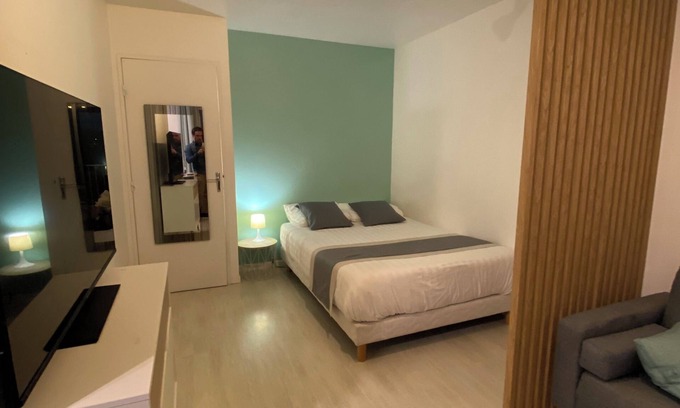 Poitiers Apartment | Le Girouard - Centre - Free Parking - NETFLIX, WIFI