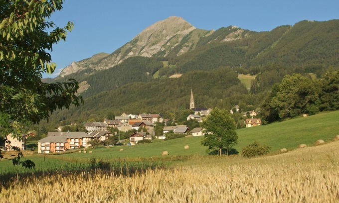 Saint-Leger-les-Melezes House | Le Gîte du RigouG 50m from the slopes, sleeps 4, south-facing terrace.