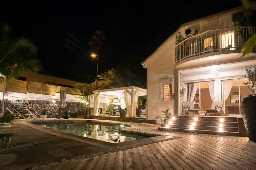 Carosse Villa | Le Grand Badamier Blanc grande villa familiale 5 étoiles piscine chauffée 17 personnes