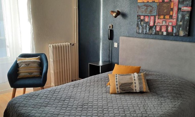 Ambrieres-les-Vallees Hotel | Le Gue de Genes