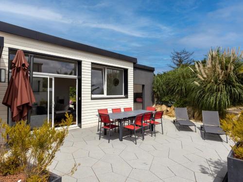 Pleumeur-Bodou House | Le Gwern by Madame est Servie