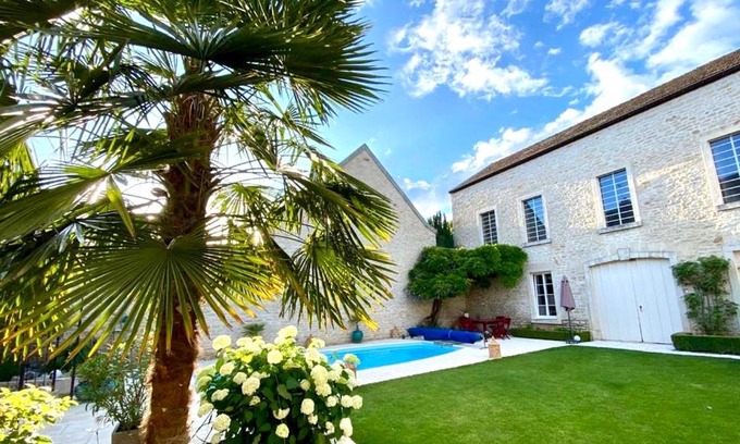 Meursault Bed & Breakfast | "LE JARDIN" Chambre de charme, piscine à Meursault