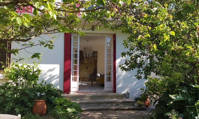Carcassonne House | Le Jardin de Pierrette. with garage and city view very close to the city center.