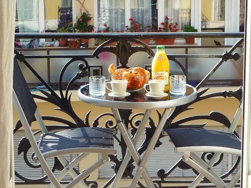 Lepante Quarter Apartment | "Le Jazzy" by EnjoyNice, 3-bedroom, 2-bathroom spacious central apartment
