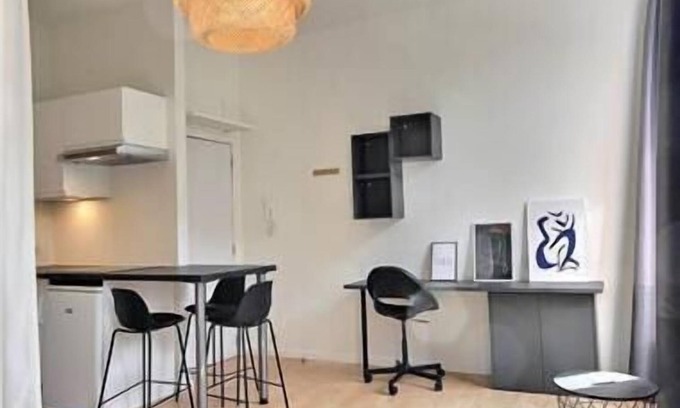 Saint-Laurent Apartment | Le Joli Studio - Nice, practical studio right in the center!