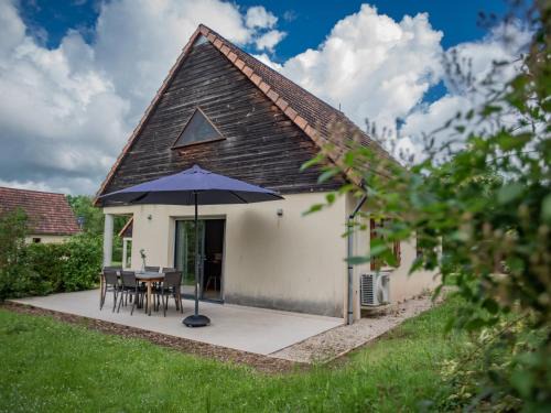 Lacapelle-Marival House | Le Lac Bleu 22