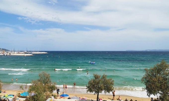 Le Lavandou Apartment | Le Lavandou, Nice one-bedroom to rent for 4 people, seaview, steps from the beach