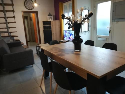Sainte-Genevieve-des-Bois Apartment | Le Loft Montargis Gien maison de ville
