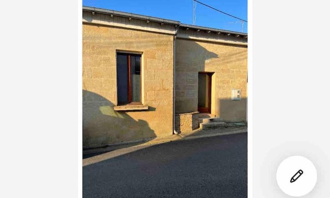 Doue-la-Fontaine House | Le logis des roses